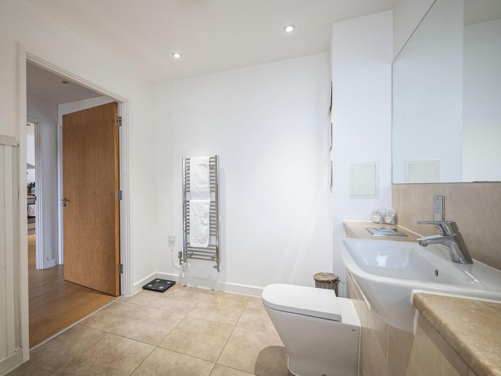 London Apartment Near Tower Bridge And Tube Pass The Keys Exterior foto